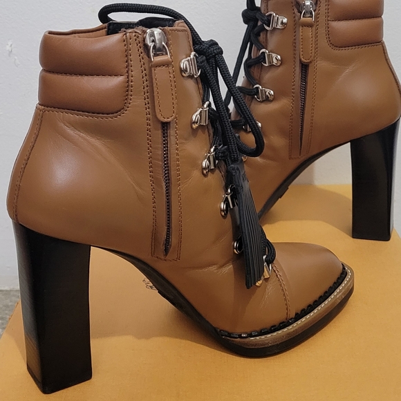 Tod's  tasseled leather ankle boots - Picture 5 of 15